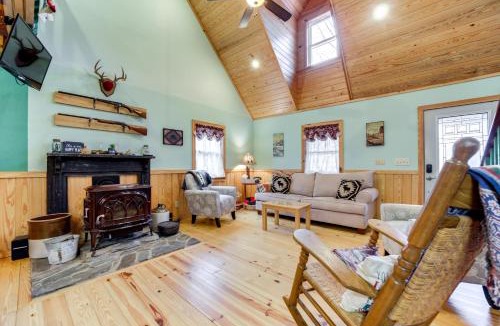 Robbinsville House | Santeetlah Lake Retreat with Dock Walk to Water!
