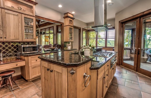 Sapphire House | Sapphire Falls Alchemy | Spectacular Lodge in the Blue Ridge Mountains