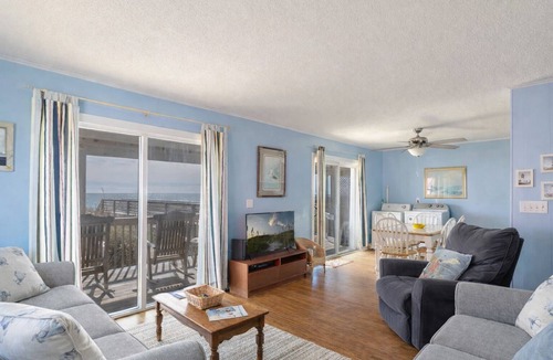 Emerald Isle House | Sassy Seagull East, Oceanfront Duplex in Emerald Isle, NC!