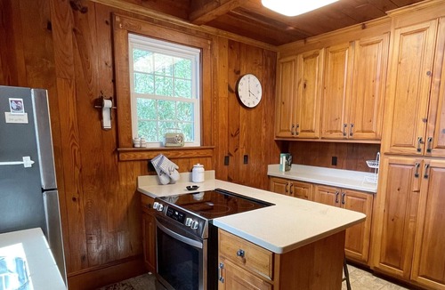 Highlands House | Satulah Mountain Retreat-5 min to Main Street! 4 BR/3 baths