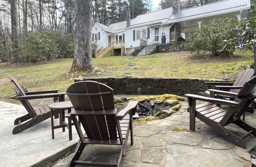 Highlands House | Satulah Mountain Retreat-5 min to Main Street! 4 BR/3 baths