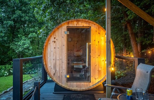 Leicester House | Sauna-Hot Tub-Arcades-Outdoor Theater-Sleeps 14!