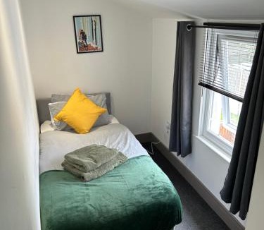 Gillingham Apartment | Saunders Lodge 4bedroom house sleeps up to 6