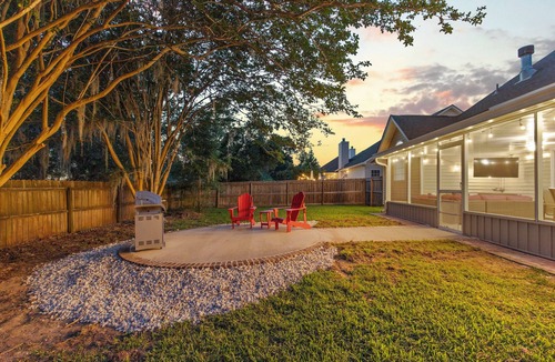 Pooler House | Savannah Family Hub: Game RM, Screened Porch & Work From Home, 15 mins Downtown