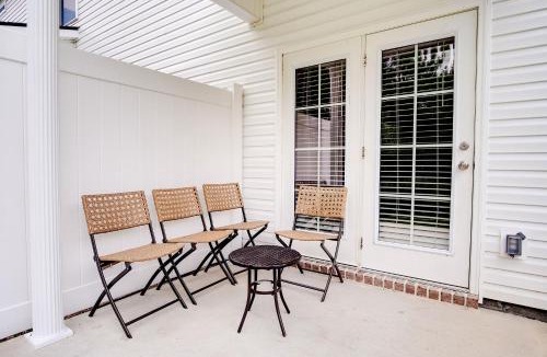 Pooler House | Savvy Retreat Pooler King Bed Gym Pool