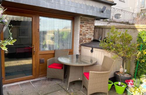 West Looe Bed & Breakfast | Sawyers Bed and Breakfast