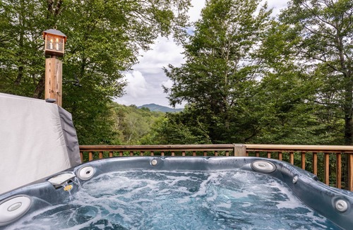 Banner Elk Cabin | Scarborough Fair - Between Boone and Banner Elk - Hot Tub - Screened In Porch - Pet Friendly