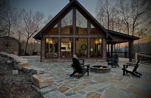 Frank Cabin | Scenic 7-acre mountain home, seasonal waterfall view, EV charger, dog friendly!