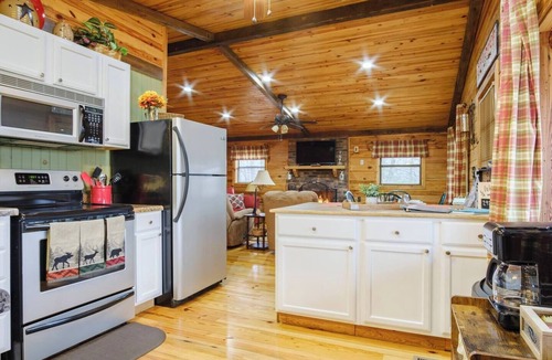 Robbinsville Cabin | Scenic Cabin Retreat w/Porch, Firepit & Views