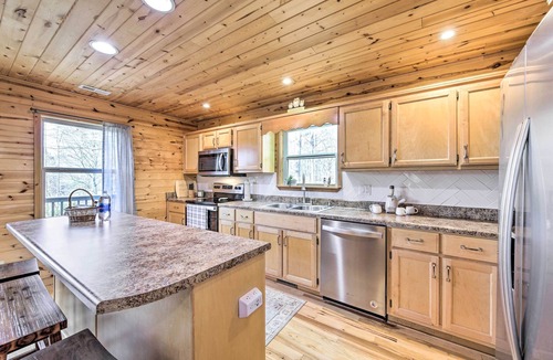 Murphy Cabin | Scenic Murphy Escape with Hot Tub & Fire Pit!