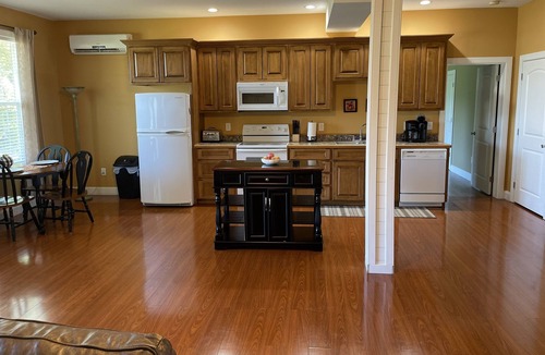 Hendersonville Apartment | Scenic Serenity in the heart of Apple Country