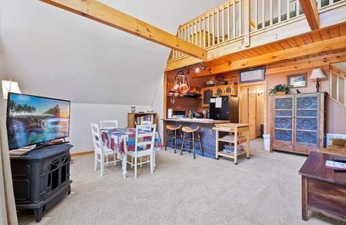 Pisgah Forest House | Scenic Site A-Frame Mountain Views near Brevard, Fire pit, Pets OK, free Biltmore Pass