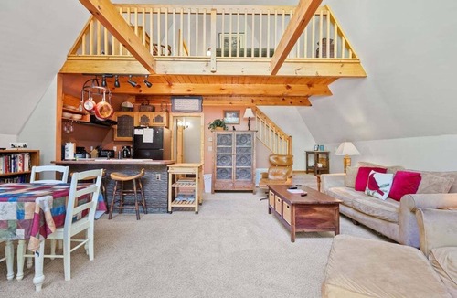 Pisgah Forest House | Scenic Site A-Frame Mountain Views near Brevard, Fire pit, Pets OK, free Biltmore Pass
