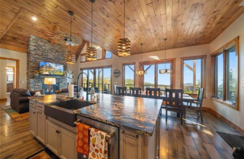 Sugar Mountain House | Scenic Solitude