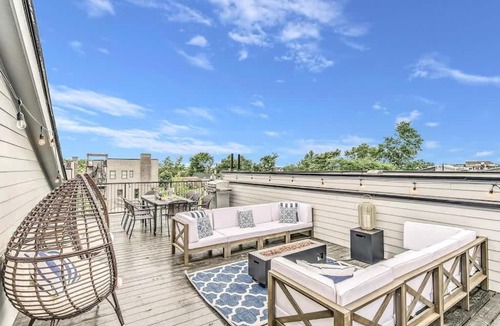 Buena Vista House | Scovel Row Retreat-Rooftop Views Near Broadway