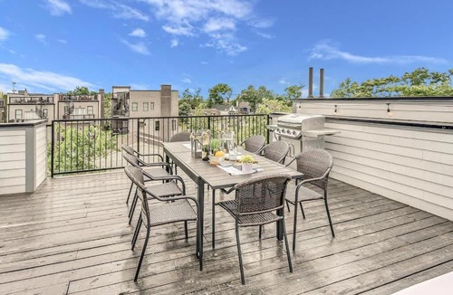 Buena Vista House | Scovel Row Retreat-Rooftop Views Near Broadway