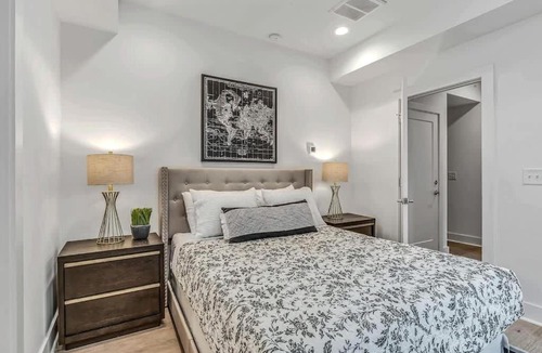 Buena Vista House | Scovel Row Retreat-Rooftop Views Near Broadway