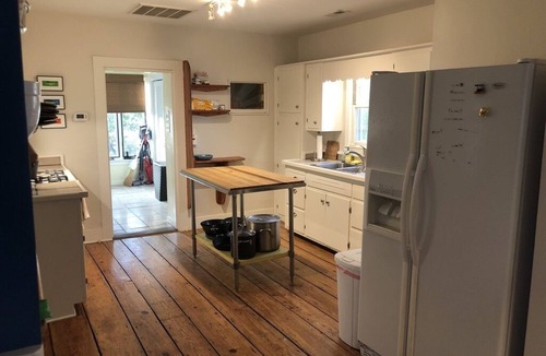 Morehead City House | Sea breezes and sun in historic old town Beaufort, a block from the water!