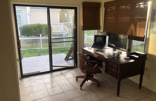 Morehead City House | Sea breezes and sun in historic old town Beaufort, a block from the water!