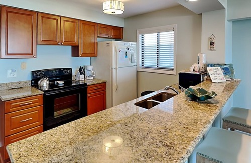 Wilmington Beach Condo | Sea Colony 12A | Oceanfront + Private Beach Walkway