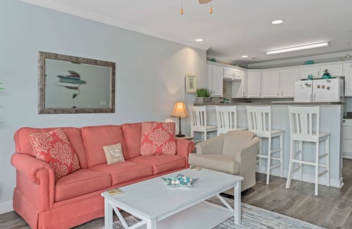 Long Beach Condo | Sea Esta: Condo with Community Pool and Elevator