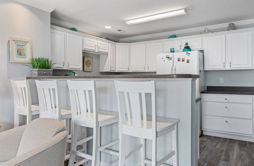 Long Beach Condo | Sea Esta: Condo with Community Pool and Elevator
