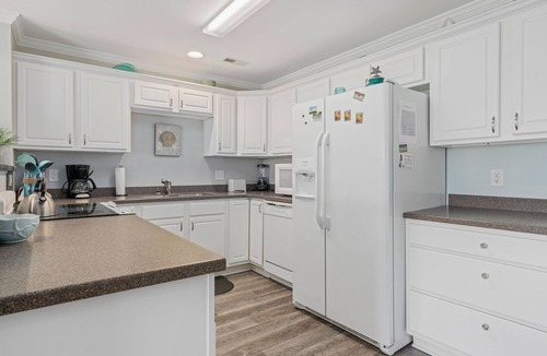 Long Beach Condo | Sea Esta: Condo with Community Pool and Elevator