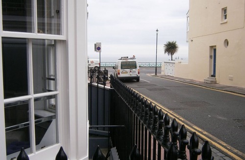 Kemptown House | Sea Front views, 5 min seafront walk to Brighton Pier