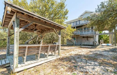 Carova Beach House | Sea Stars - 4x4 Carova Beach, Canalfront, Boat Ramp, Dock, Gazebo, Game Room