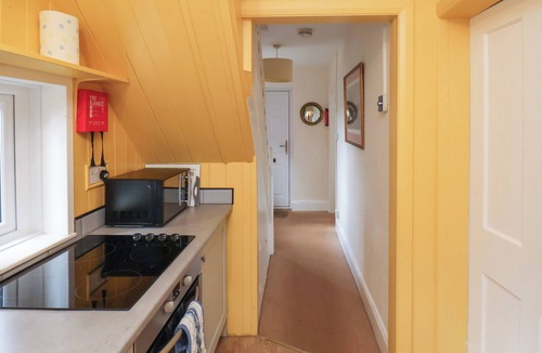 Sandsend Cottage | SEACLIFF COTTAGE, pet friendly, with open fire in Sandsend