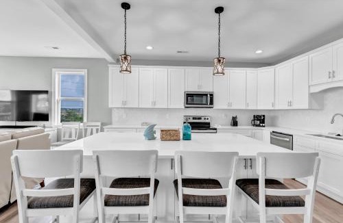 Surf City House | Seaside Serenity Beautiful Home on Topsail 7 BR