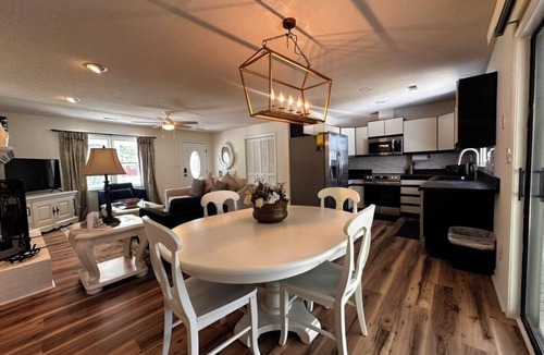 Calabash House | Seaside Serenity: Your Perfect Beach Getaway 15 Min for Sunset Beach