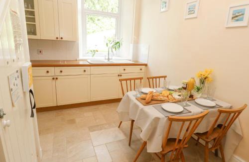 Coverack House | Seaview