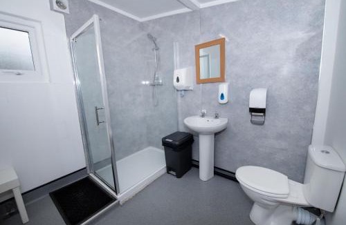 Fridaythorpe Apartment | Seaways glamping, English Oak