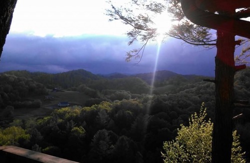 Lansing Cabin | Secluded and Private Cabin with Amazing Views. Hot tub and WiFi.