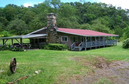 Frank Cabin | Secluded Cabin On Peaceful 100+ Acres with hot tub!
