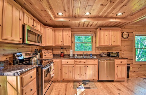 Murphy Cabin | Secluded Cabin w/Deck 13 Miles to Downtown Murphy