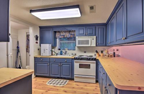 Hayesville House | Secluded Cabin with Porch - 7 Miles to Lake Chatuge!