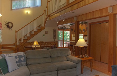 Columbus House | Secluded Chalet - Pet Friendly