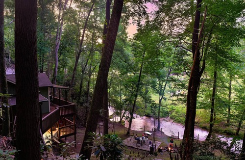 Morganton Cabin | Secluded Creekside Cabin in Morganton near Linville Gorge - hot tub