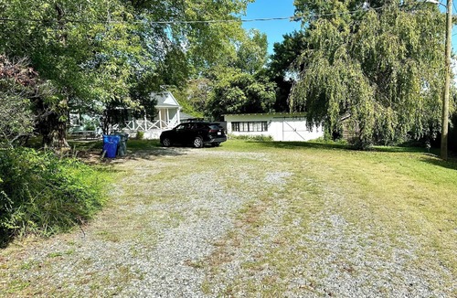 Kernersville House | Secluded Home 2BDR/1BATH KING & 2QUEEN Beds Sleeps 6 Long Term & Pets OK