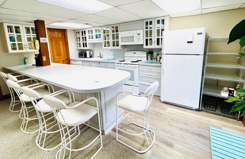 St. Stephens House | Secluded lakefront bliss with a private deck, pool table, and ping pong!