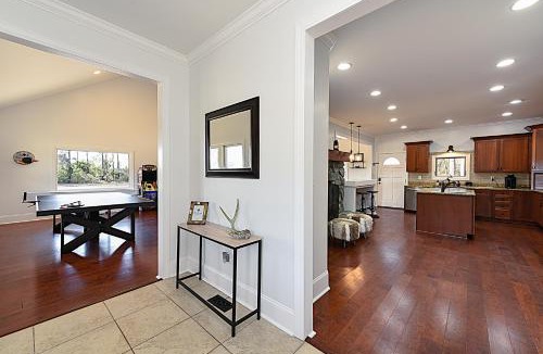 Willard House | Secluded Lodge 8acres Hot Tub, Pingpong pedalboat!