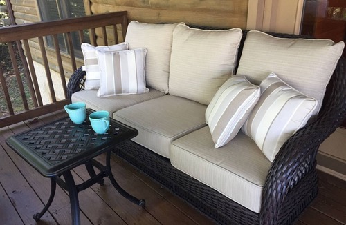 Hendersonville Cabin | Secluded Log Cabin near PointLook Out Winery