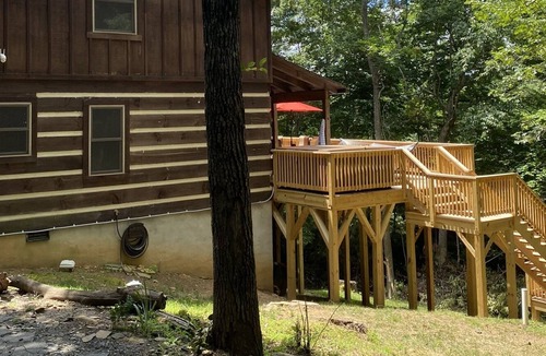 Jefferson Cabin | Secluded Log Cabin+Hot Tub+New River+Grill