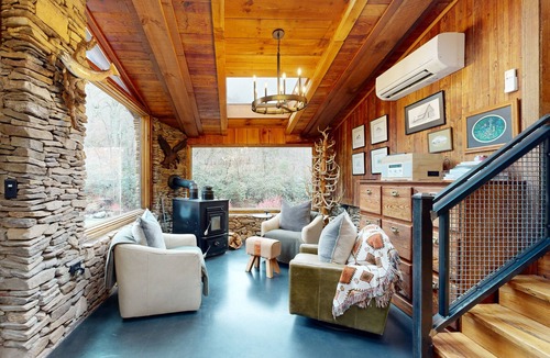 Canton Hotel | Secluded luxury cabins with water views, game table, wood stove & outdoor dining