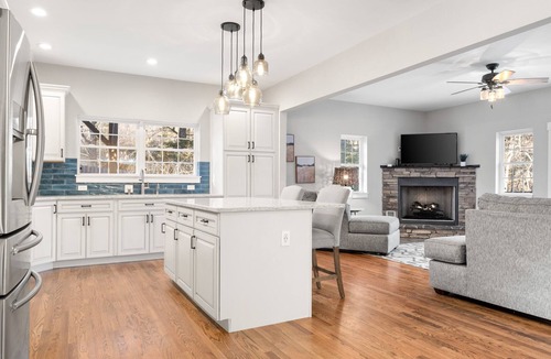 Skyland House | Secluded Luxury Home with Pool and Hot Tub in Asheville * 15 min to Downtown!