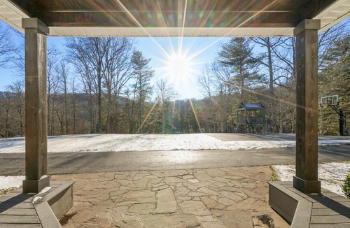 Skyland House | Secluded Luxury Home with Pool and Hot Tub in ASHEVILLE 15 min to Downtown