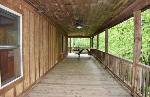 Burnsville Cabin | Secluded Mountain 4 Bedroom Cabin