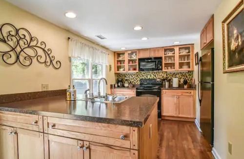 Gerton Cottage | Secluded Mountain Cottage, Close to Town, Amazing Views, Pet Friendly